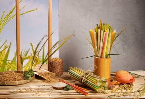 Ống hút bột gạo được sản xuất rầm rộ ở miền Tây